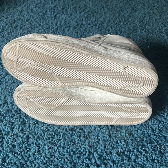 Women’s Nike Blazar Hightop - Picture 3 of 4